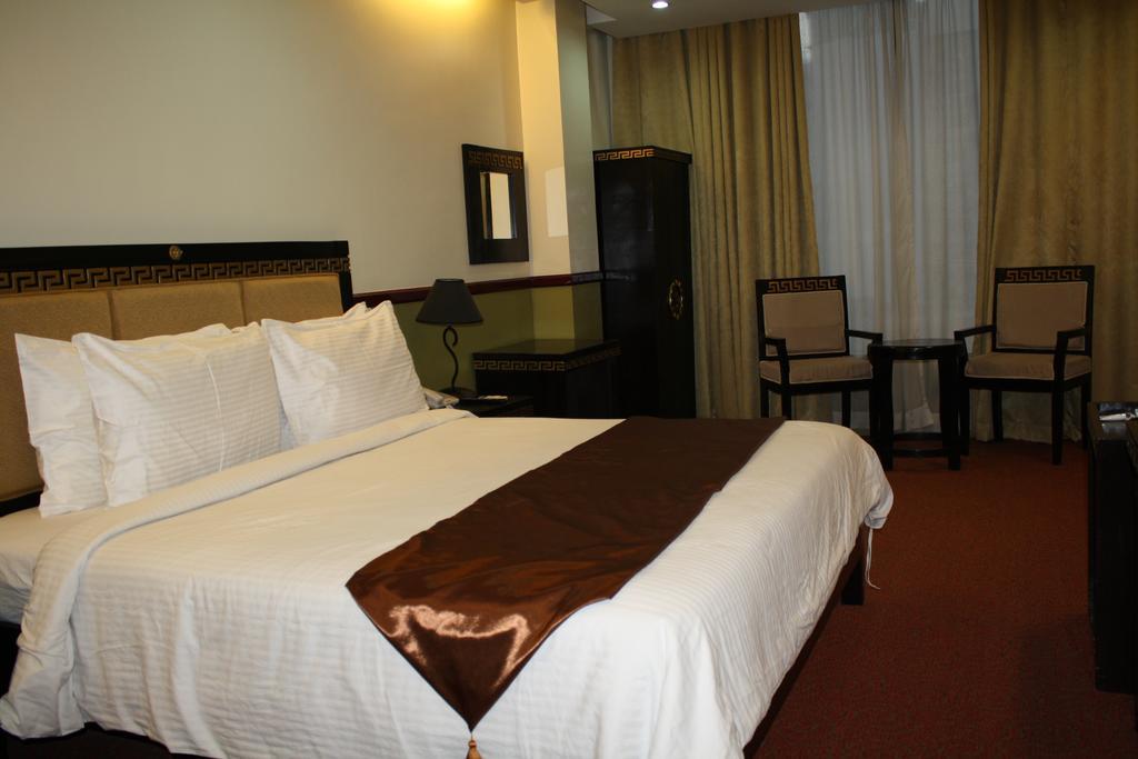 โอโย 838 มะนิลา คราวน์ พาเลซ โฮเทล  Hotel ภายนอก รูปภาพ