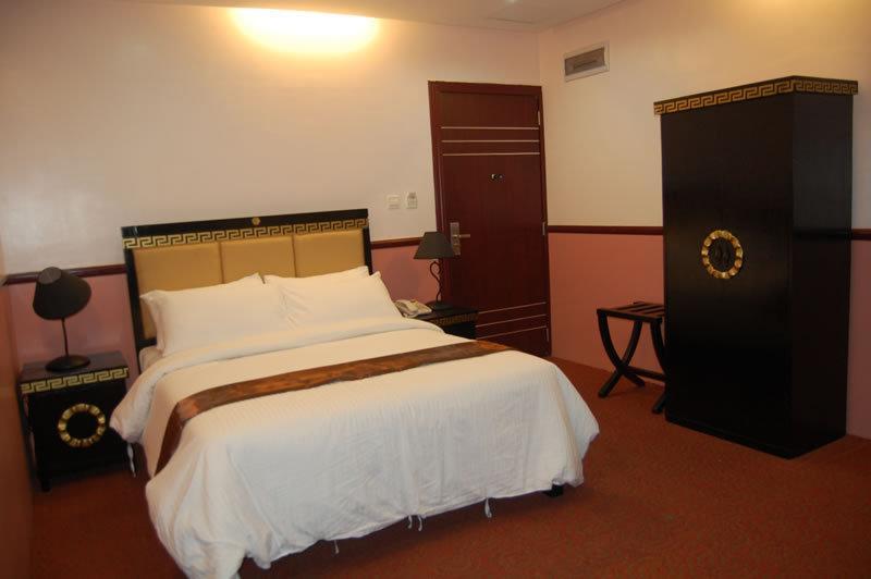 โอโย 838 มะนิลา คราวน์ พาเลซ โฮเทล  Hotel ภายนอก รูปภาพ