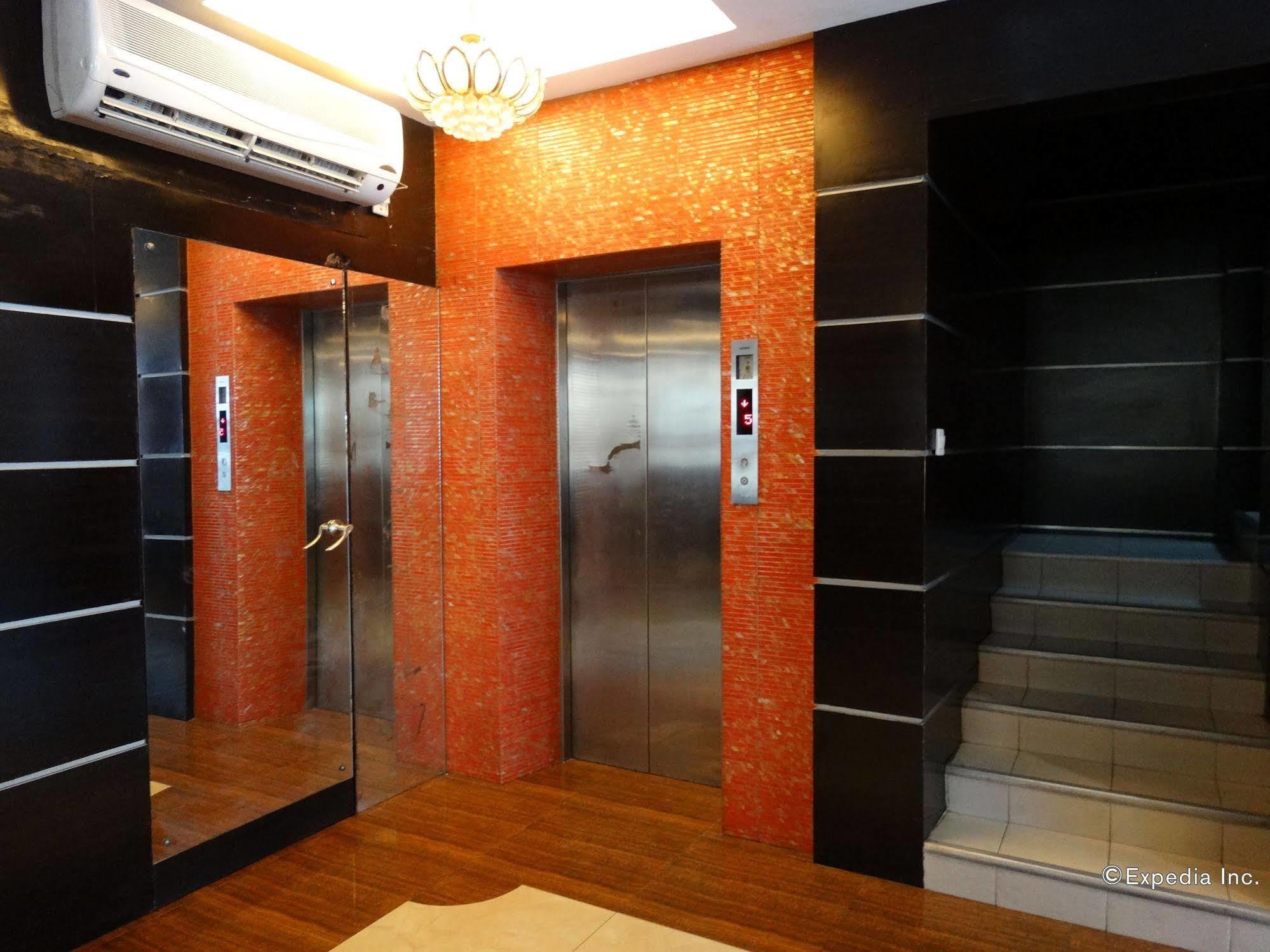 โอโย 838 มะนิลา คราวน์ พาเลซ โฮเทล  Hotel ภายนอก รูปภาพ