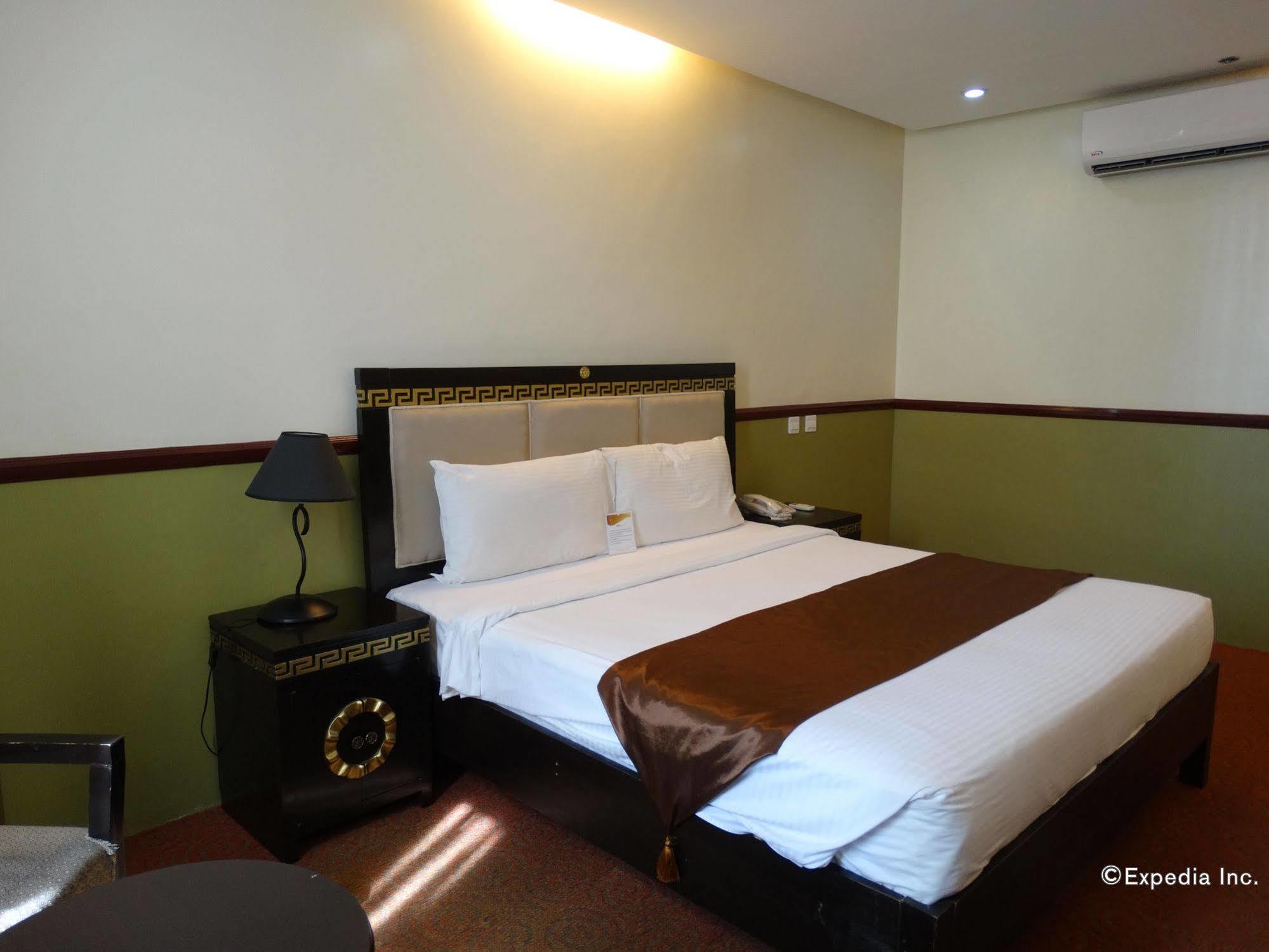 โอโย 838 มะนิลา คราวน์ พาเลซ โฮเทล  Hotel ภายนอก รูปภาพ