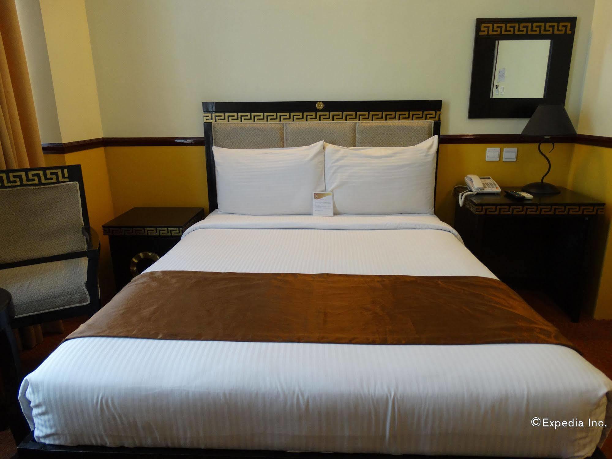 โอโย 838 มะนิลา คราวน์ พาเลซ โฮเทล  Hotel ภายนอก รูปภาพ
