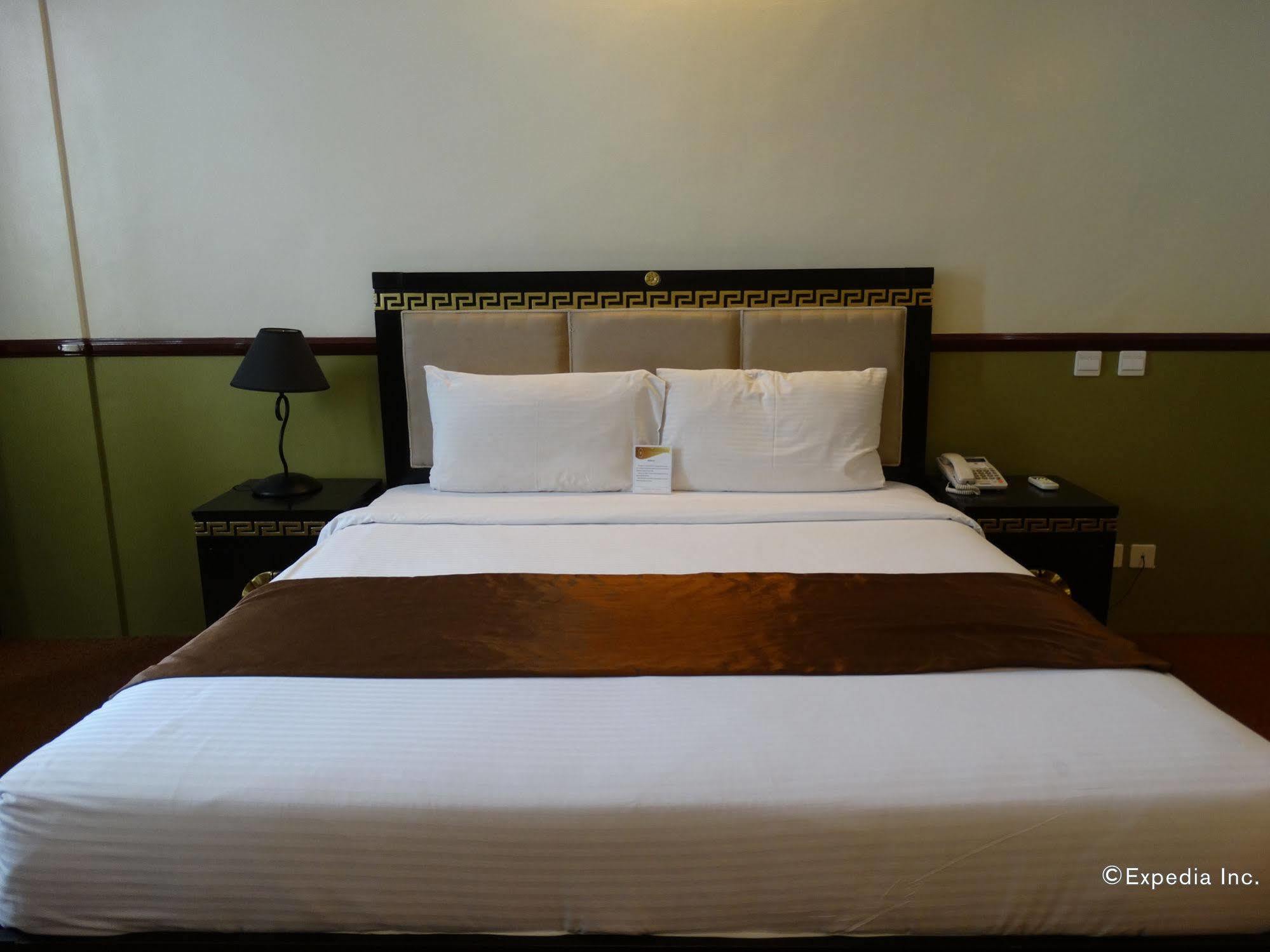 โอโย 838 มะนิลา คราวน์ พาเลซ โฮเทล  Hotel ภายนอก รูปภาพ